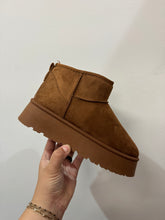 Load image into Gallery viewer, Oaklee Platform Boots - Chestnut
