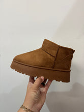 Load image into Gallery viewer, Oaklee Platform Boots - Chestnut
