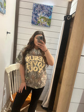 Load image into Gallery viewer, JESUS LOVES YOU TEE
