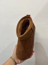 Load image into Gallery viewer, Oaklee Platform Boots - Chestnut
